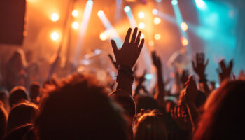 Praise & Worship Sunday mornings